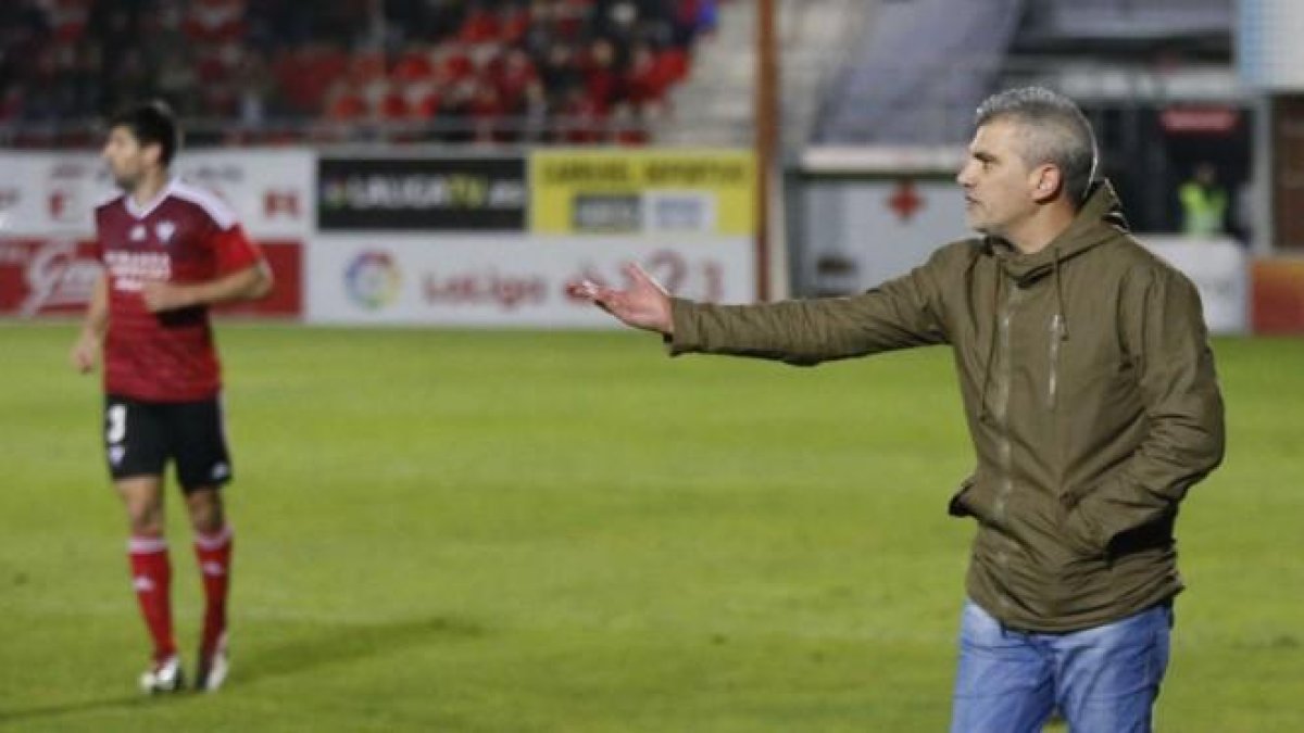 Javier Álvarez de los Mozos durante un encuentro en Anduva la pasada temporada-cdmirandes.com