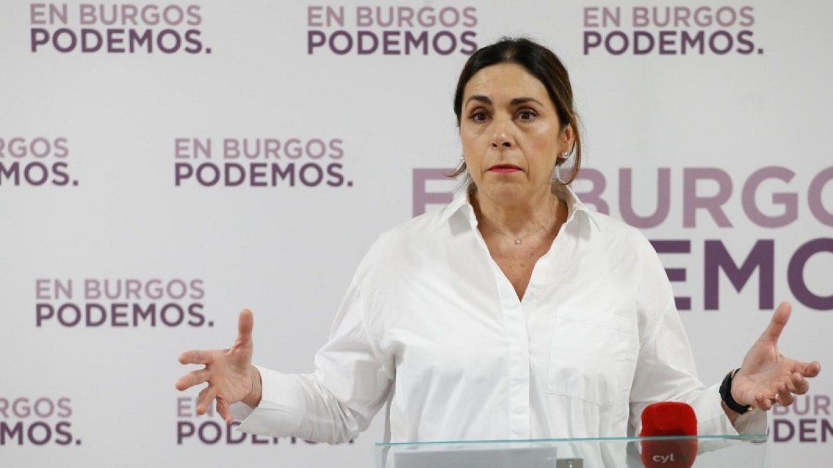 Marga Arroyo, durante la presentación de su candidatura por Podemos a la Alcaldía de Burgos. SANTI OTERO