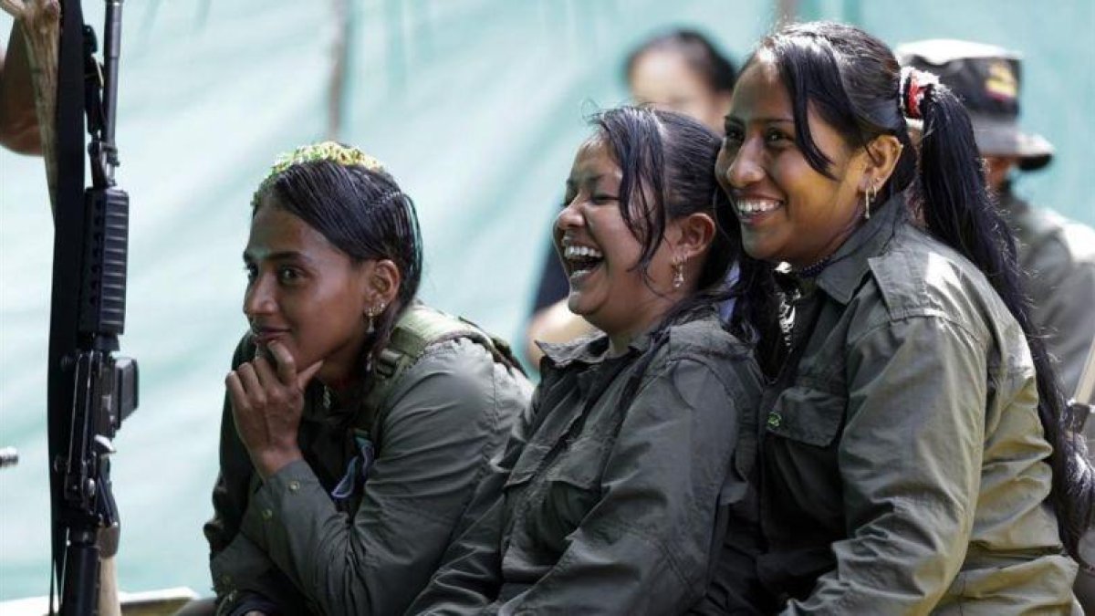 Guerrilleras de las FARC, el pasado 11 de agosto en el campamento de Putumayo, Colombia.-AP / FERNANDO VERGARA