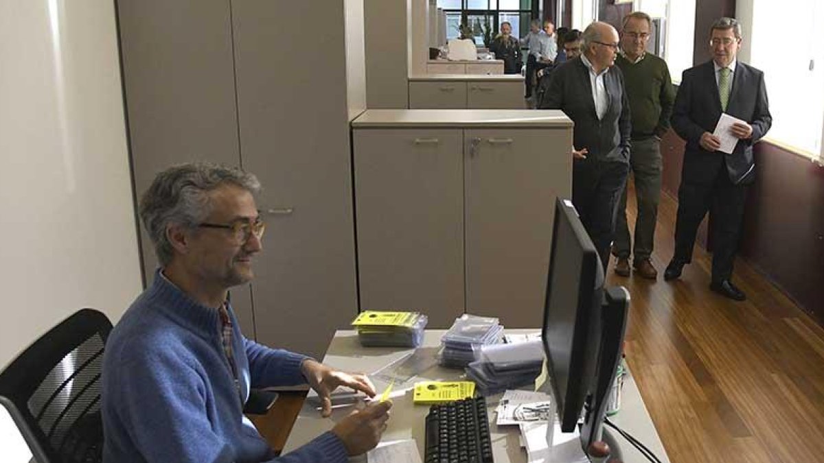 César Rico, presidente de la Diputación, presentó ayer las nuevas dependencias del IDJ.-RAÚL OCHOA