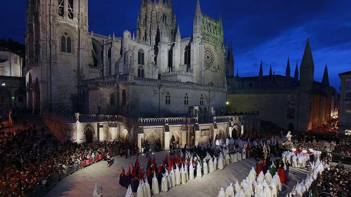 La Catedral es el escenario de gran parte de las procesiones.-RAÚL G. OCHOA