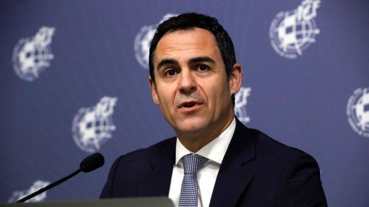 El presidente del Comité Técnico de Árbitros, Carlos Velasco Carballo, en rueda de prensa.-EFE