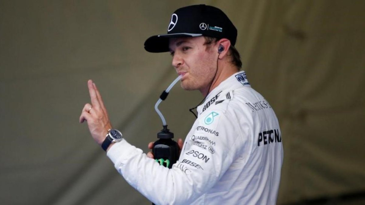 Nico Rosberg, relajado tras conseguir la pole en el Gran Premio de Japón.-REUTERS / TORU HANAI