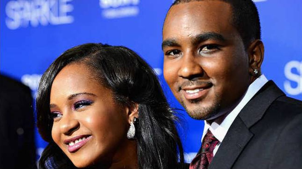 Bobbi Kristina Brown y su novio Nick Gordon a su llegada al estreno de