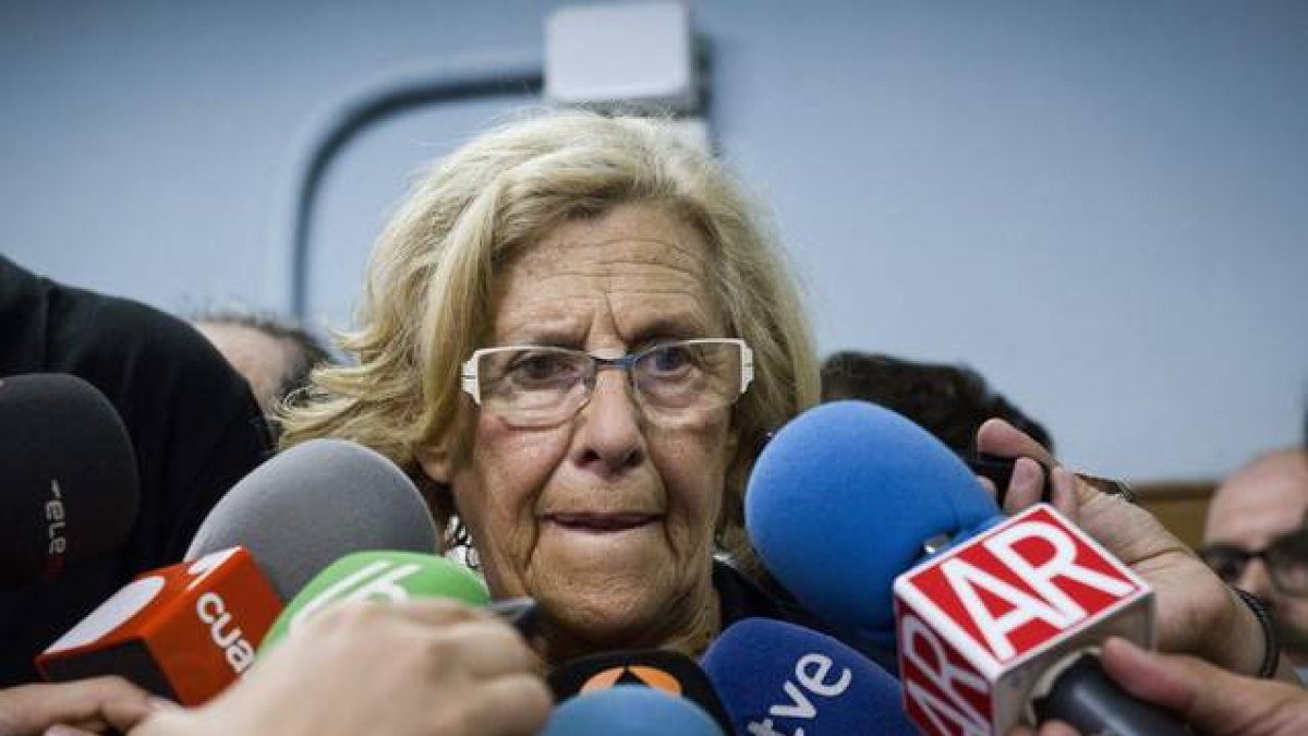 La candidata de Ahora Madrid a la Alcaldía de Madrid, Manuela Carmena, atiende a los medios, en una foto de archivo.-Foto: LUCA PIERGIOVANNI / EFE