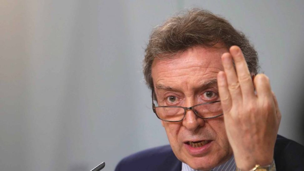 El consejero de la Presidencia y portavoz, José Antonio de Santiago-Juárez, comparece en rueda de prensa posterior al Consejo de Gobierno-Ical