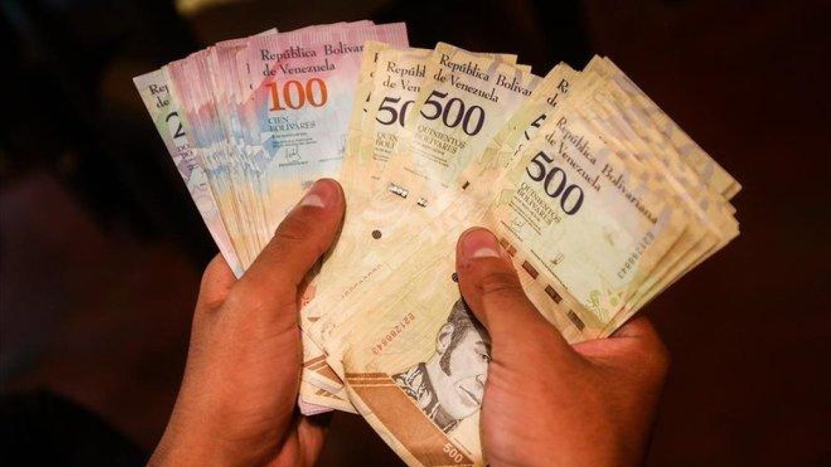 Billetes de bolívares venezolanos.-EFE (RAYNER PENA)