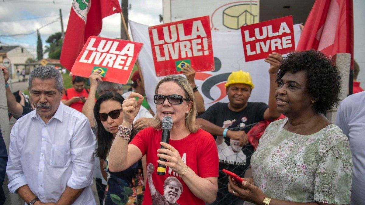 Brazilian Workers Party PT president and Parana state senator Gleisi Hoffmann speaks to supporters of Brazilian former president 2003-201-Mauro Pimentel AFP
