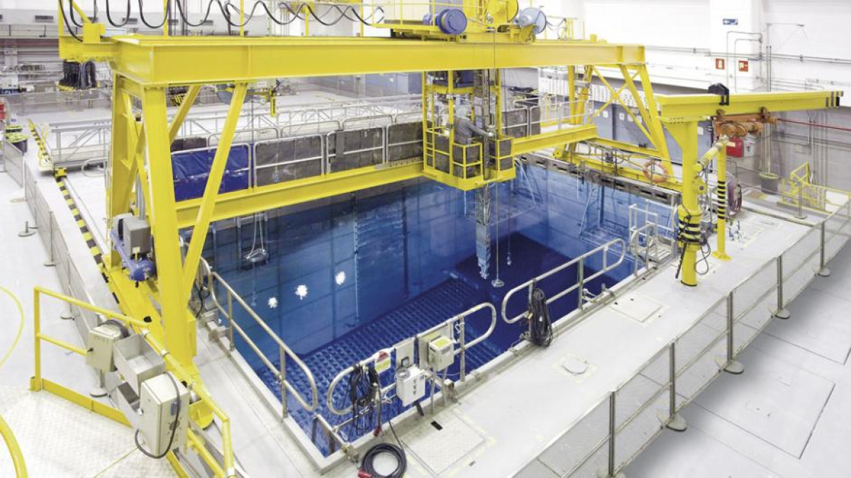 Piscina de residuos en el interior de la central nuclear de Santa María de Garoña.-ISRAEL L. MURILLO
