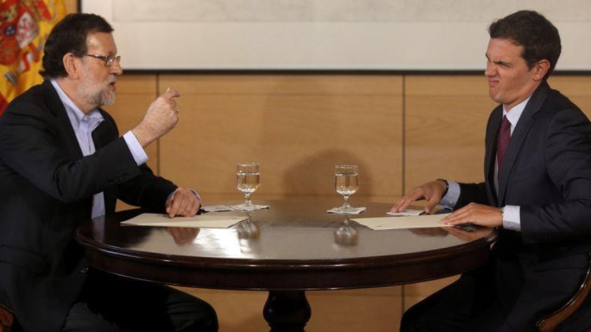 Mariano Rajoy (PP) y Albert Rivera (Ciudadanos), en el Congreso de los Diputados.-JOSÉ LUIS ROCA