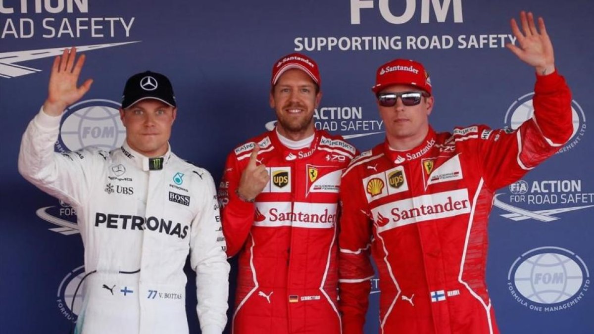 Bottas (3º), Vettel (1º) y Raikkonen (2º), celebran las primeras posiciones en la parrilla del GP de Rusia.-REUTERS