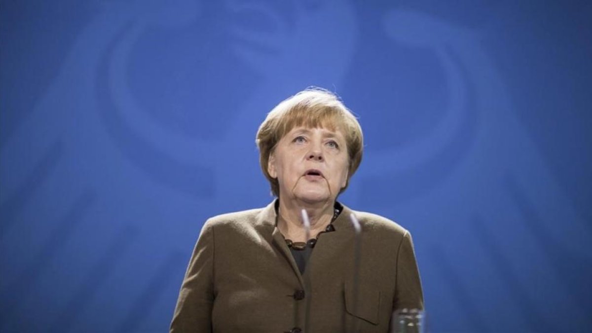 La cancillera alemana, Angela Merkel, antes de una rueda de prensa en Berlín.-MICHAEL KAPPELER