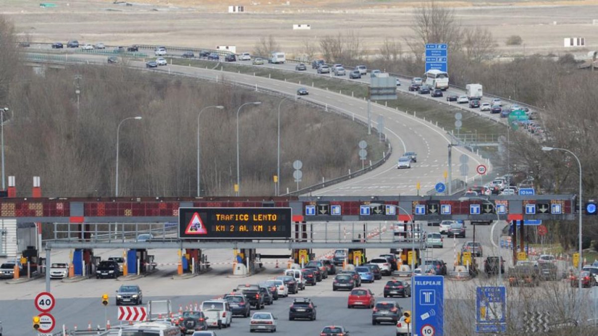 Imagen del peaje de la autopista AP-1 en Castañares.-RAÚL G. OCHOA