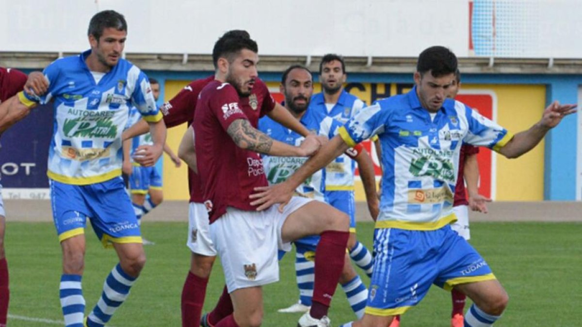 La Arandina busca un triunfo clave en San Lázaro.-ALBERTO CALVO