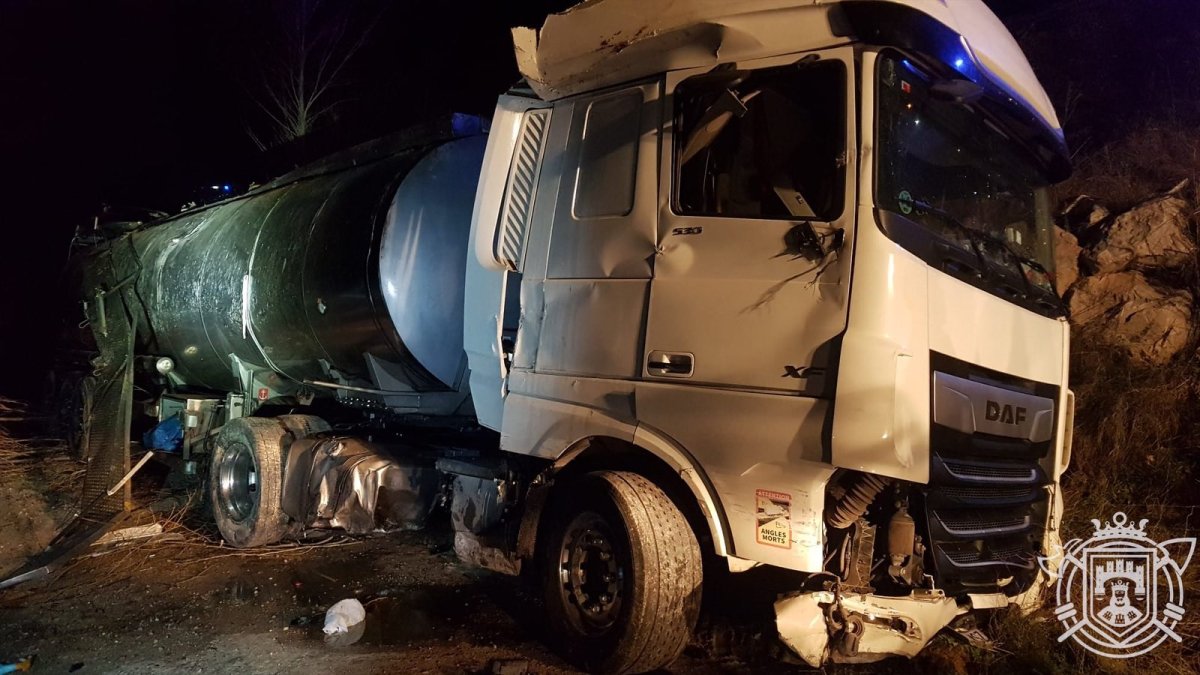 Imagen del camión accidentado. BOMBEROS DE BURGOS