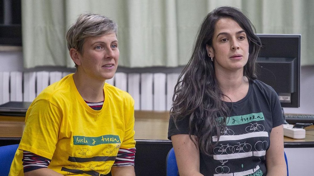 Edurne Caballero y Ana Santidrián, ayer, en Burgos.-SANTI OTERO