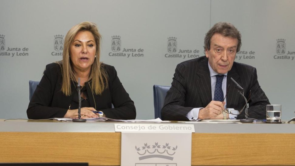 La vicepresidenta y portavoz de la Junta de Castilla y León, Rosa Valdeón, y el consejero de Presidencia, José Antonio de Santiago-Juárez, comparecen en rueda de prensa posterior al Consejo de Gobierno-ICAL