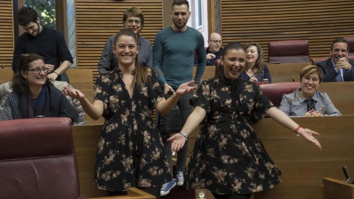 Las diputadas de Compromís Mireia Mollà y de Ciudadanos Mari Carmen Sánchez.-MIGUEL LORENZO