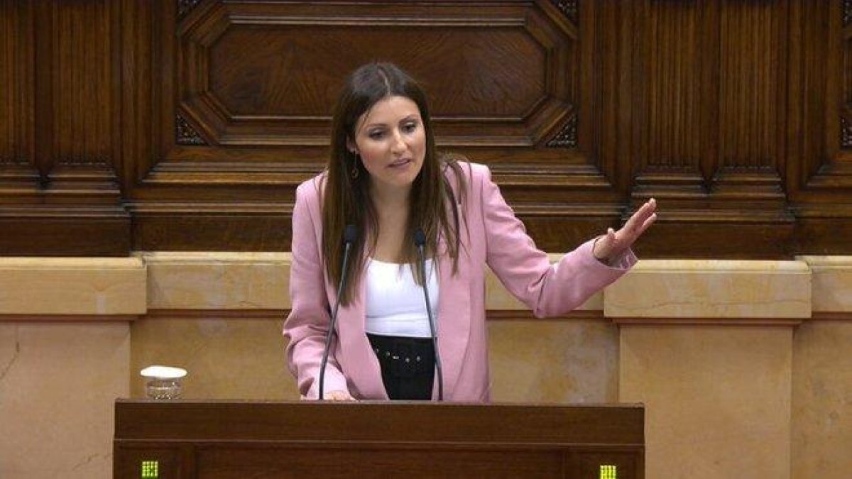 Lorena Roldán defiende la moción de censura contra Torra, en el Parlamento.-