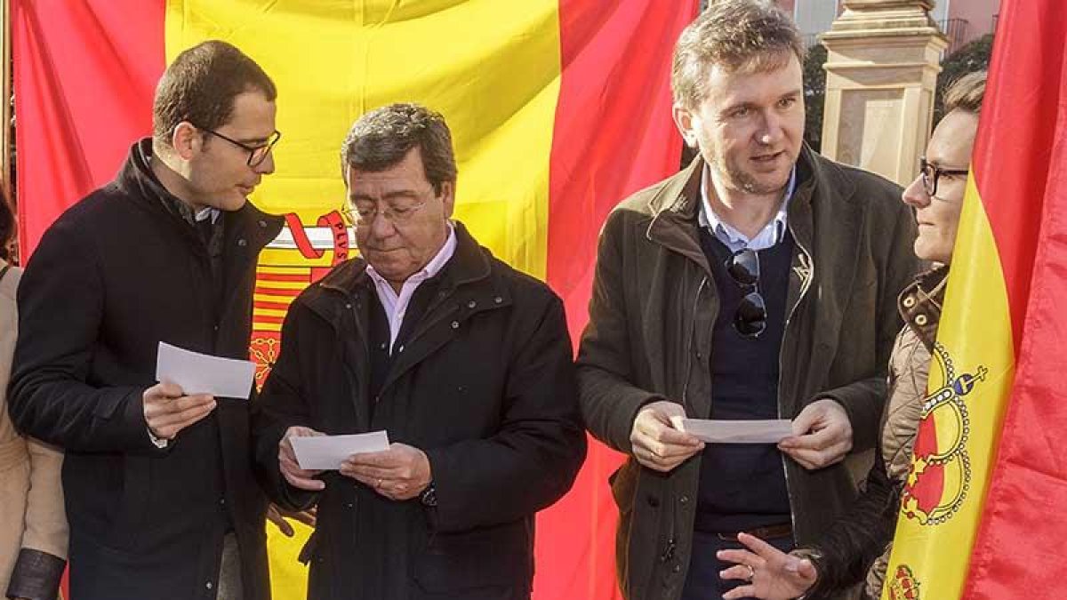 César Rico y Javier Lacalle, en la celebración del Día de la Constitución organizada por Nuevas Generaciones-SANTI OTERO