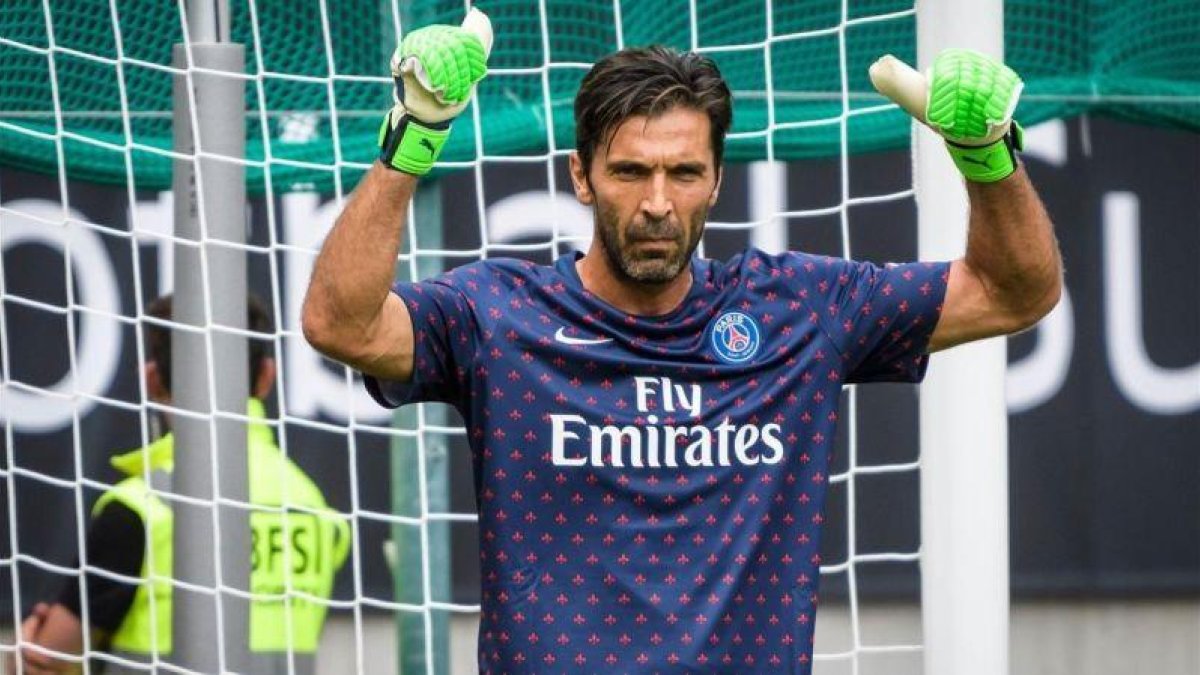 Gianluigi Buffon en su primer encuentro con el Paris Saint-Germain.-JURE MAKOVEC