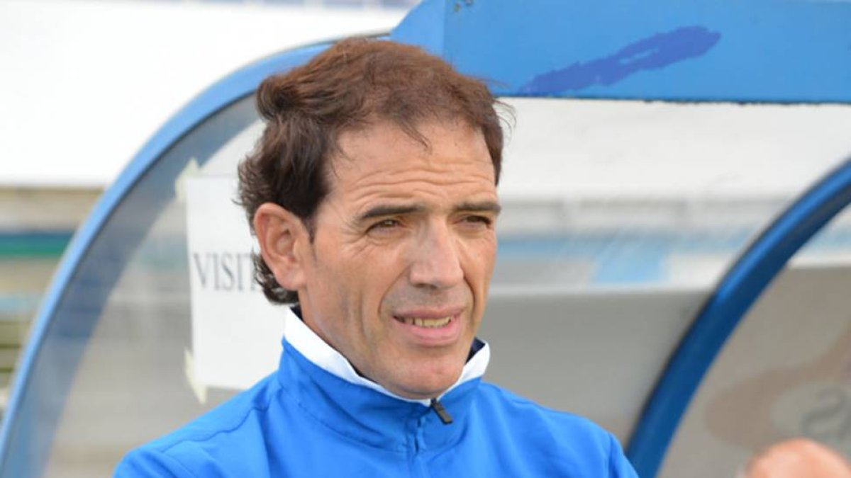 Toño Casado durante la visita del Mirandés B a El Montecillo-ALBERTO CALVO