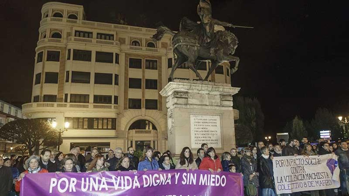 Concentración de repulsa por el asesinato de Yolanda Pascual.-SANTI OTERO
