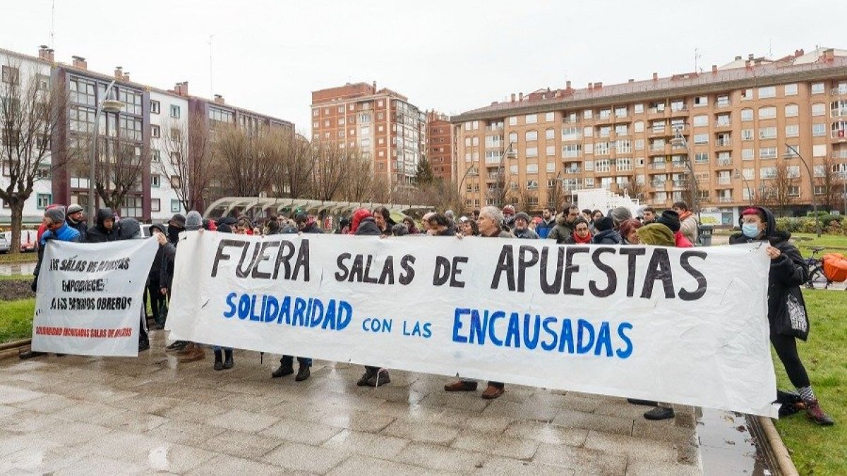 Concentración de apoyo a los cinco encausados por protestar frente a un casino de Gamonal. SANTI OTERO
