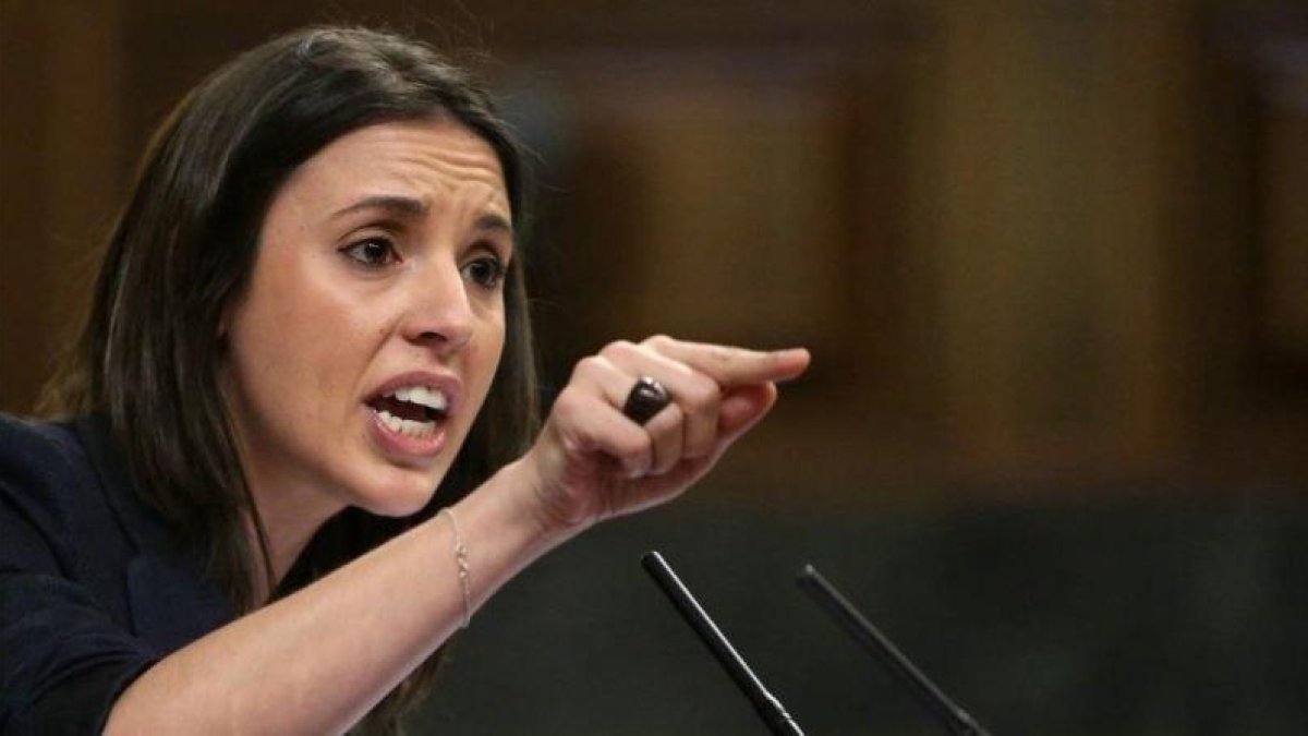 Irene Montero, durante su intervención en el debate de la moción de censura contra Rajoy.-JUAN MANUEL PRATS