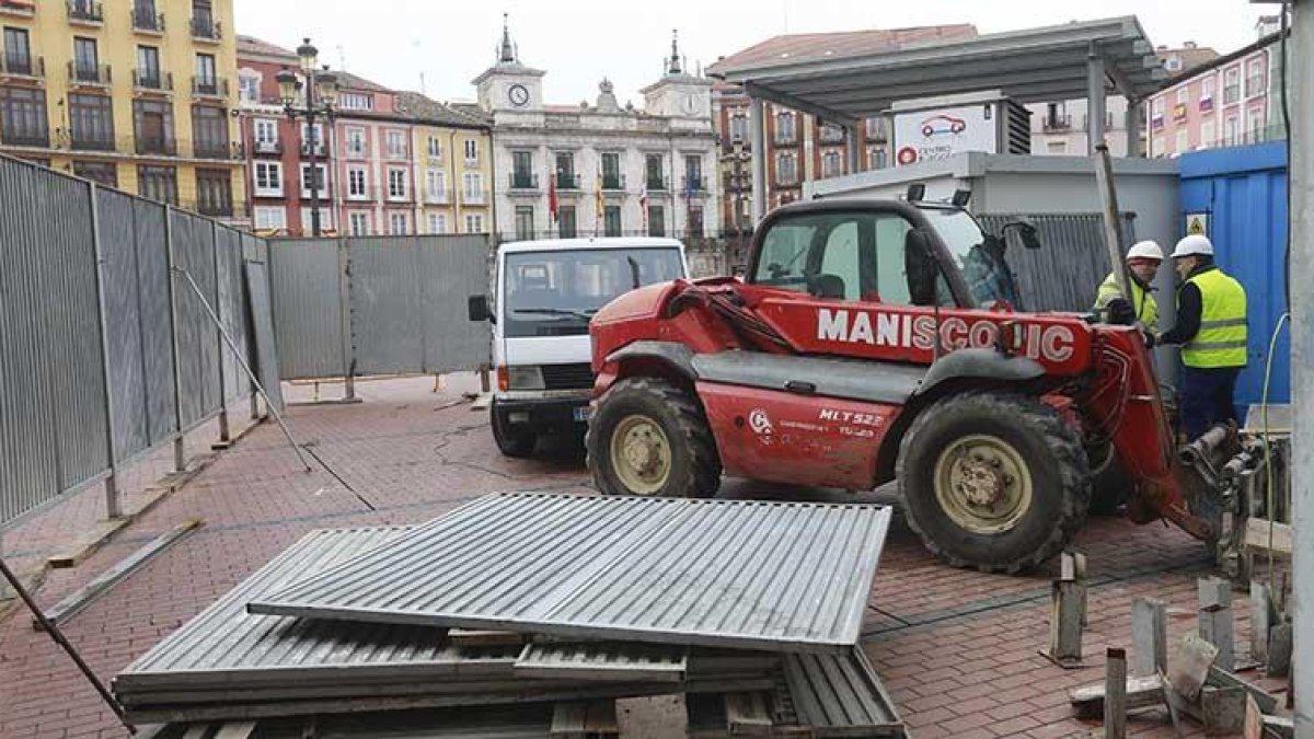 La empresa adjudicataria de las obras ha tomado posesión de la zona con las casetas para los trabajadores.-RAÚL G. OCHOA