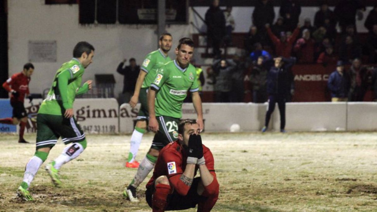Urko Vera no pudo ayudar al equipo con su goles.-ALFONSO G. MARDONES