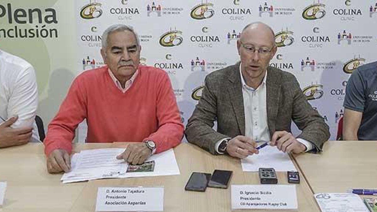 David Martín (director deportivo), AntonioTajadura (Aspanias), IñakiSicilia (presidente) y el recién llegado Santiago Salas, ayer. RAÚL OCHOA-SANTI OTERO