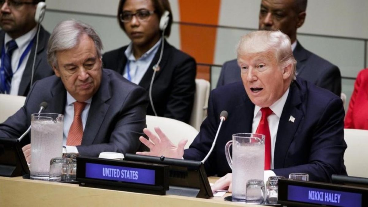 El presidente de EEUU, Donald Trump, y el secretario general de la ONU, Antonio Guterres (izquierda), en la sede de la ONU.-EFE /JUSTIN LANE