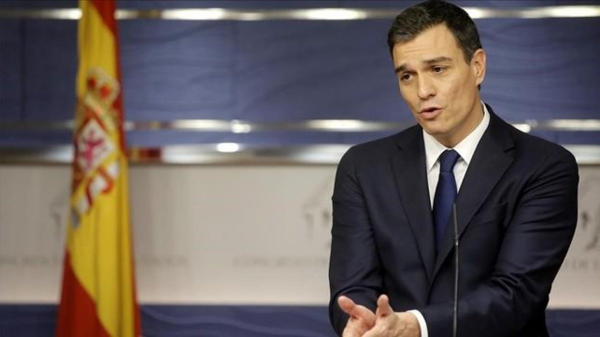 Pedro Sánchez, el pasado viernes en el Congreso, tras reunirse con el Rey.-JOSÉ LUIS ROCA