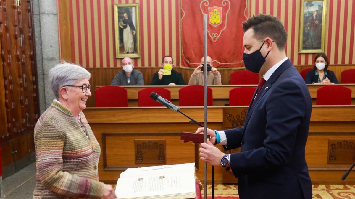 Toma de posesión de la nueva concejal de Podemos, Isabel Trinidad Arribas. TOMÁS ALONSO