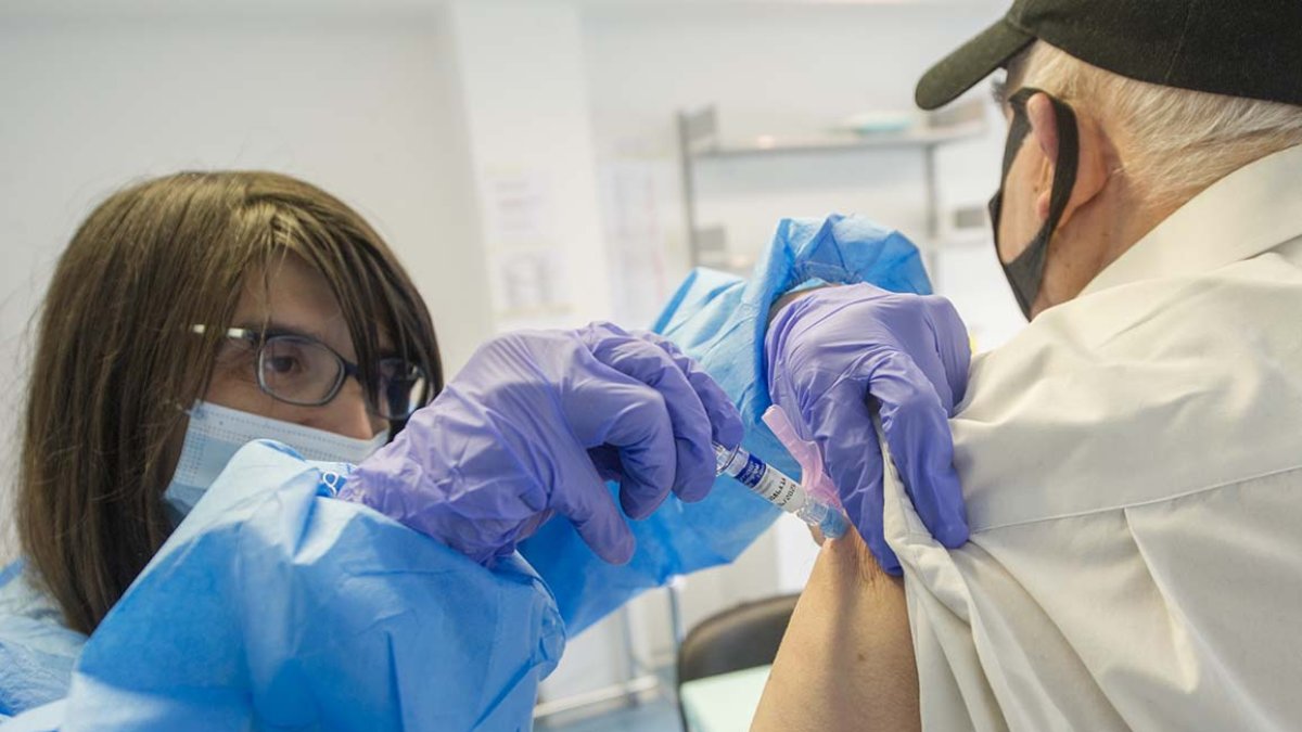 La campaña de vacunación de la gripe arranco a mediados de octubre con 85.190 dosis para Burgos. ISRAEL L. MURILLO