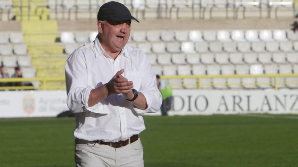 Mandiola durante el choque que jugó el Burgos en El Plantío ante el Pontevedra.-RAÚL G. OCHOA