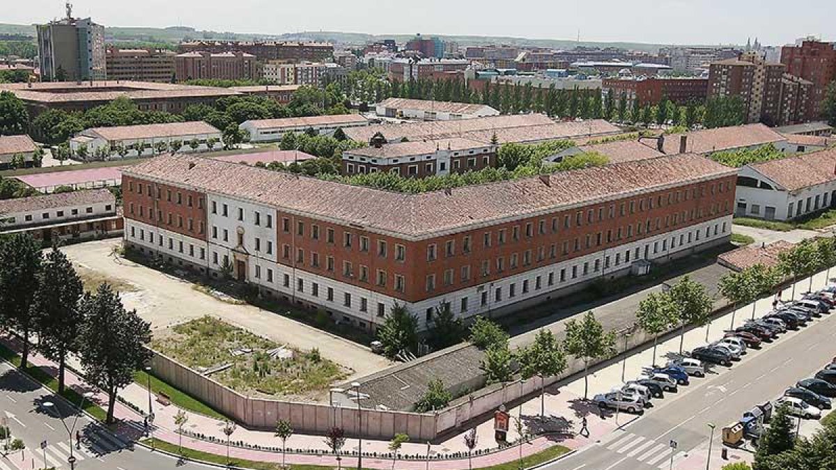 El parque de Artillería, del Ministerio de Defensa, en una vista desde la zona de Severo Ochoa.-RAÚL G. OCHOA