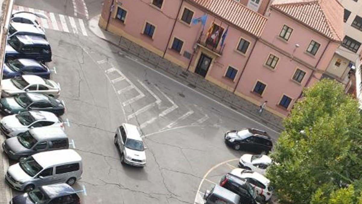 El corte afectará a veinte plazas de aparcamiento.-ECB