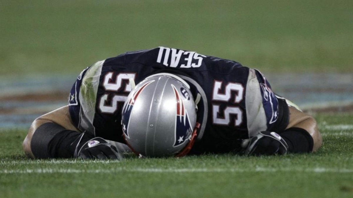 El linebacker de los New England Patriots Junior Seau, durante una Superbowl-AP / PAUL SANCYA