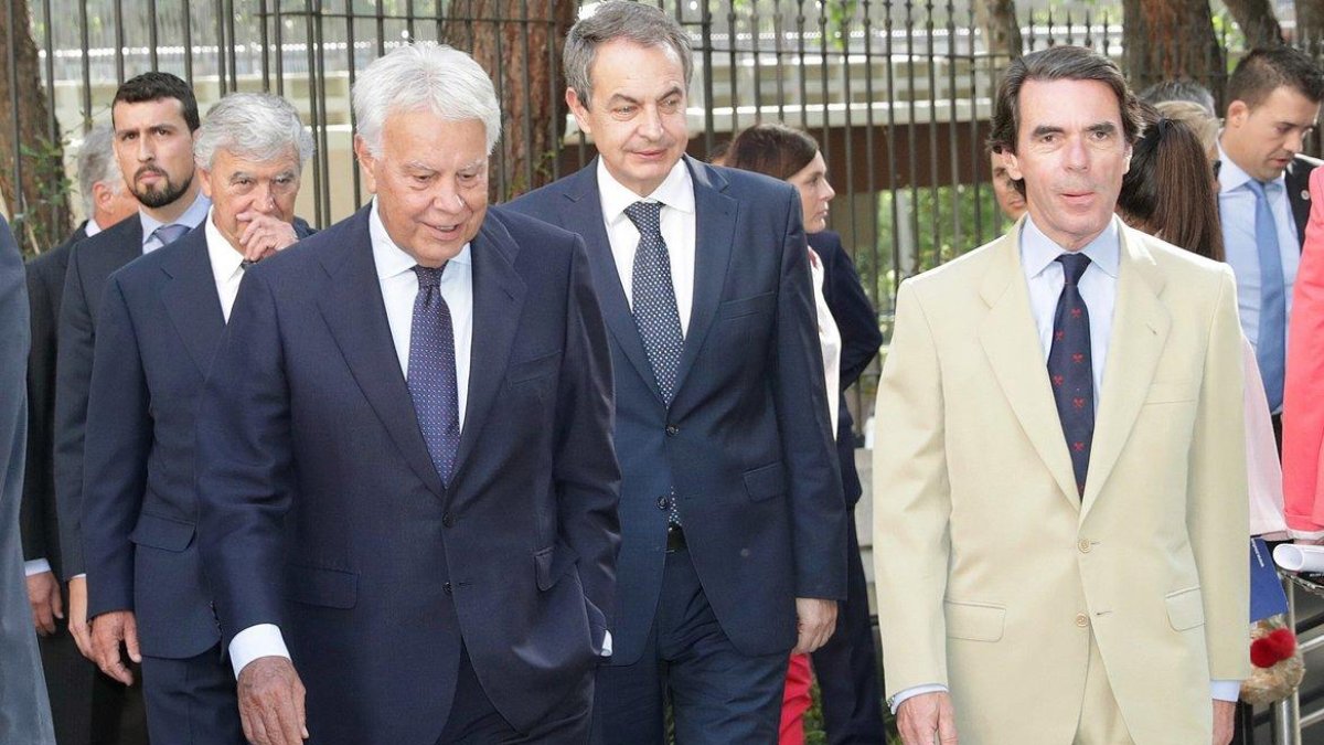 Los expresidentes del Gobierno González, Zapatero y Aznar.-EFE