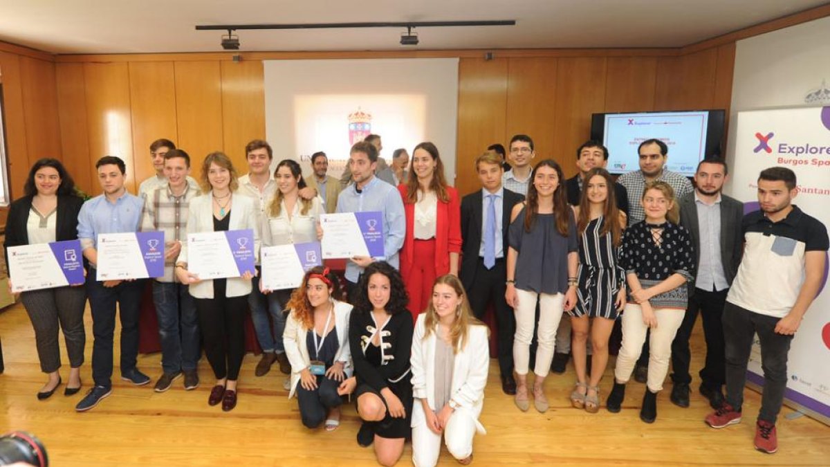 Los vencedores y participantes recibieron sus diplomas.-ISRAEL L. MURILLO