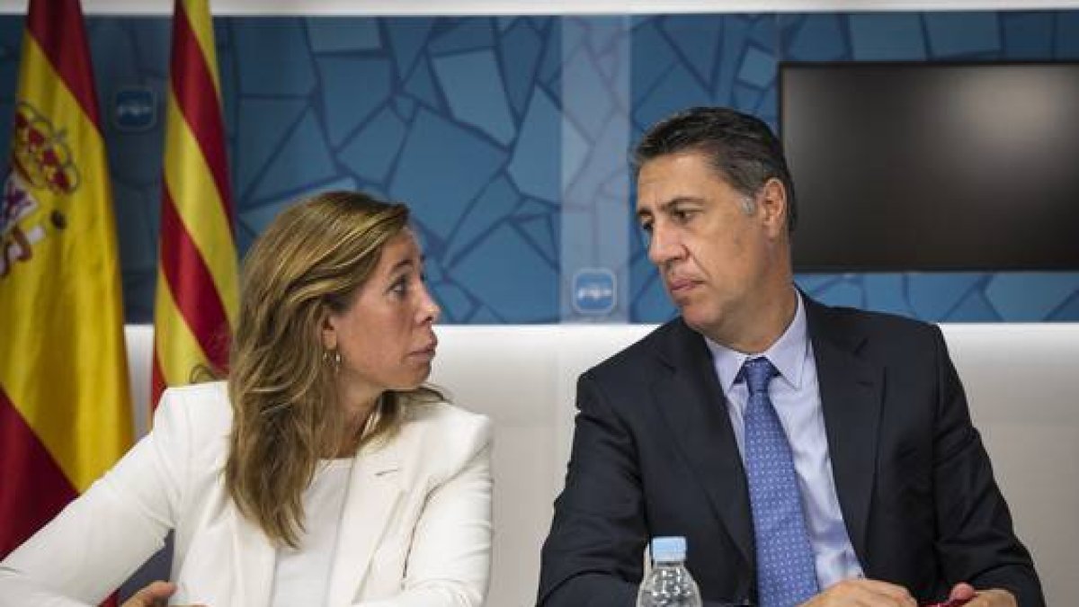 Alicia Sánchez-Camacho y Xavier García Albiol, en la sede del PPC.-CARLOS MONTAÑÉS