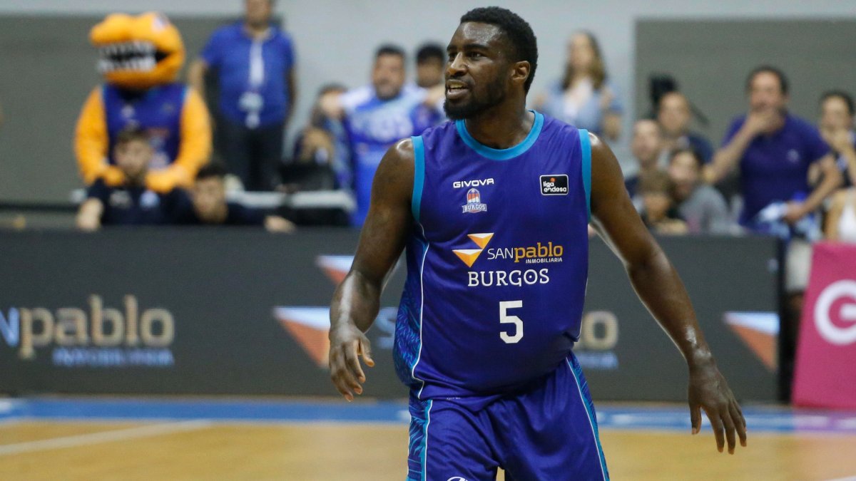 Clemmons, durante un partido con la camiseta del San Pablo Burgos. SANTI OTERO