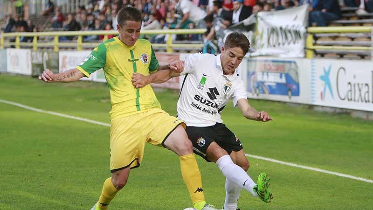 Álvaro Antón intentó echarse el equipo a las espaldas en la segunda mitad, aunque el Burgos CF se encontró con las intervenciones de un Alejandro que salvó al Palencia-Raúl G. Ochoa