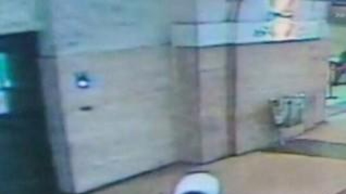-Un hombre armado en la estación de Roma Termini.