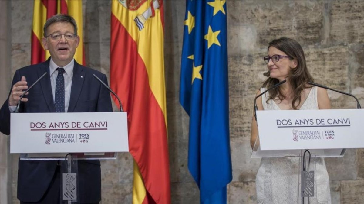 El presidente valenciano, Ximo Puig, y la vicepresidenta, Mónica Oltra.-MIGUEL LORENZO