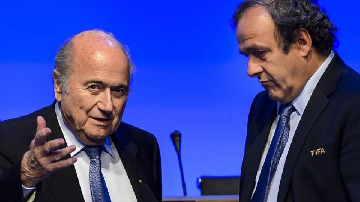 Joseph Blatter y Michel Platini, el pasado 2 de junio, durante el congreso de la FIFA celebrado en Sao Paulo.-Foto: AFP / FABRICE COFFRINI