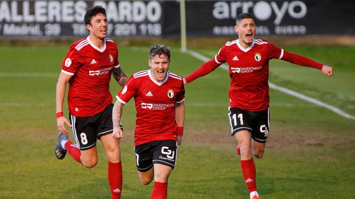 Cerrajería, Juanma y Alarcón celebran un tanto. SANTI OTERO
