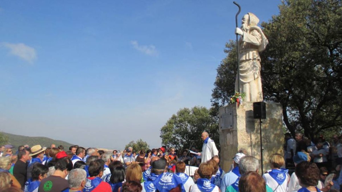 Este año, los pañuelos azules harán mención a las Fiestas de Interés Turístico.-E.M.